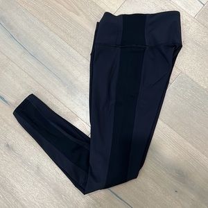 Size 8 Lululemon Black pant WITH POCKETS